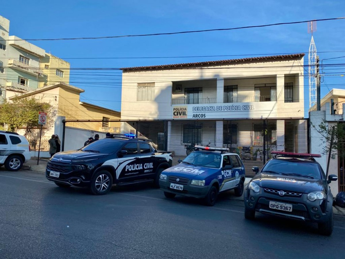 Polícia Civil em Arcos cumpre mandado de prisão contra homem suspeito de um homicídio ocorrido em janeiro deste ano