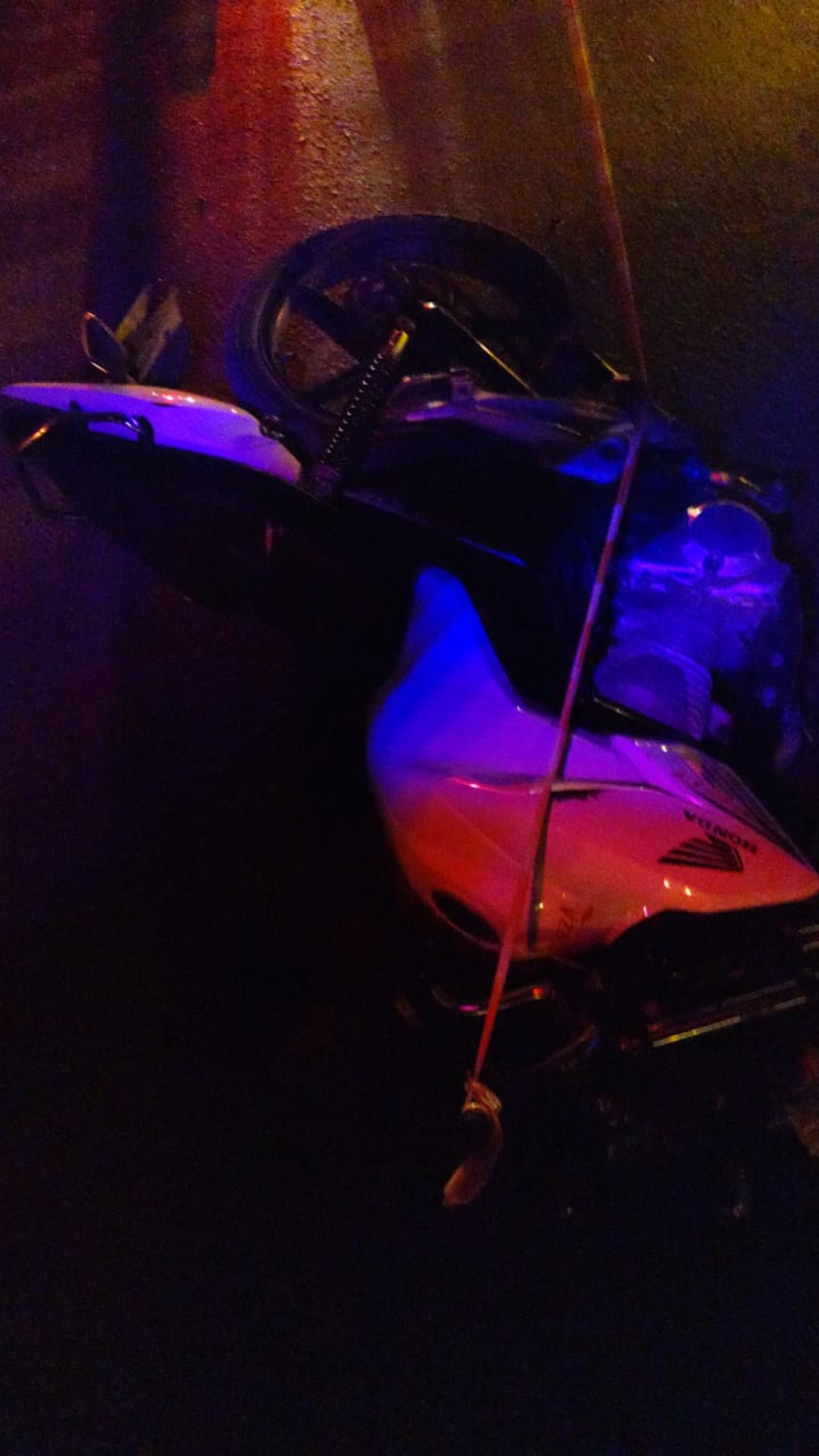 Arcos – Motociclista morre após bater em traseira de uma carreta na BR 354