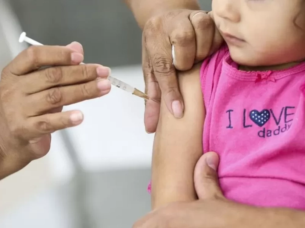 Vacinação de crianças de 3 e 4 anos contra a Covid começa pelas imunossuprimidas