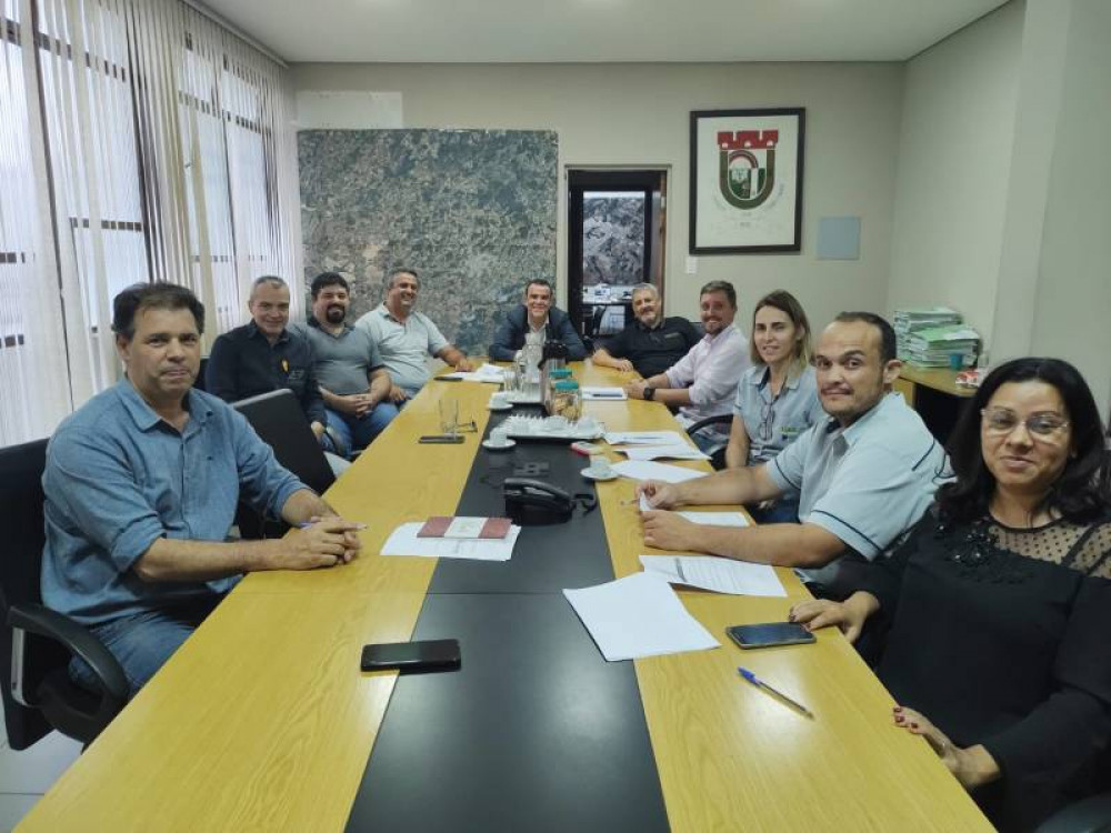 Prefeitura de Arcos e ACE/CDL firmam parceria para realização do projeto ‘Natal Luz e Magia’