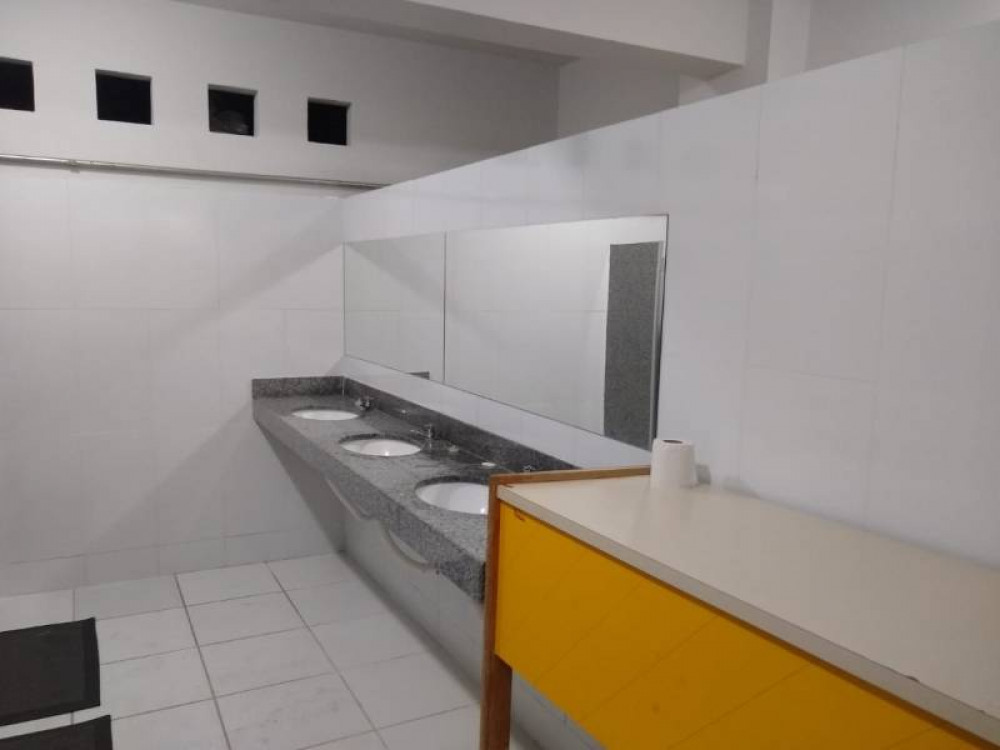 Prefeitura de Arcos apresenta melhorias nas dependências do poliesportivo municipal