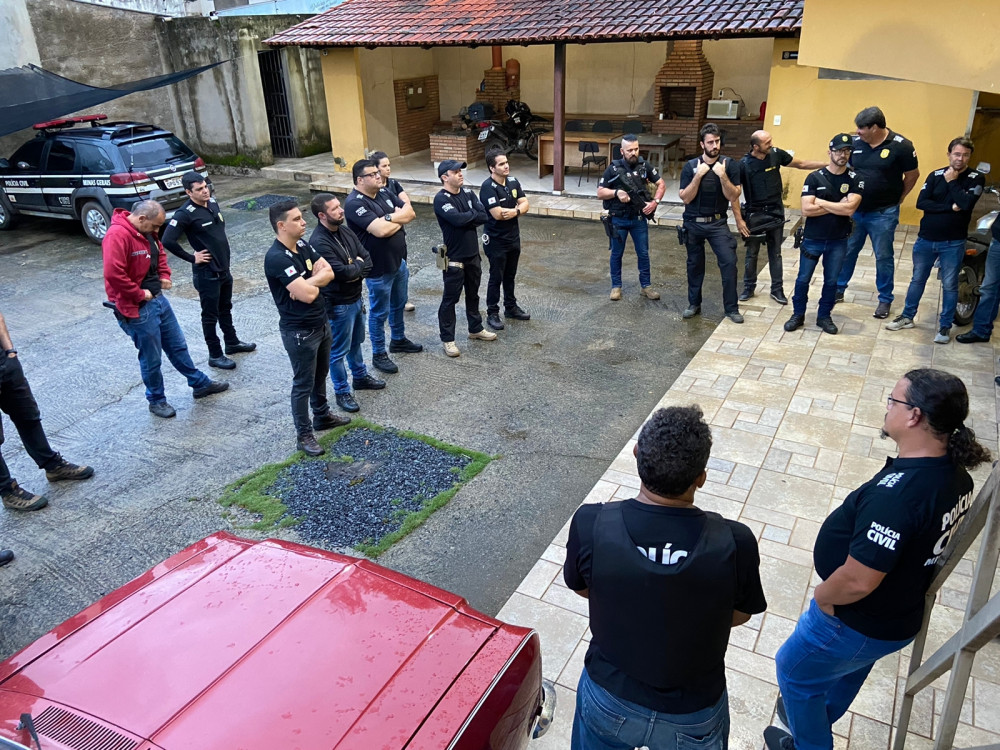 Polícia Civil deflagra operação "Novo Oeste" para desarticular uma organização criminosa voltada para estelionatos e furtos de tratores e bovinos