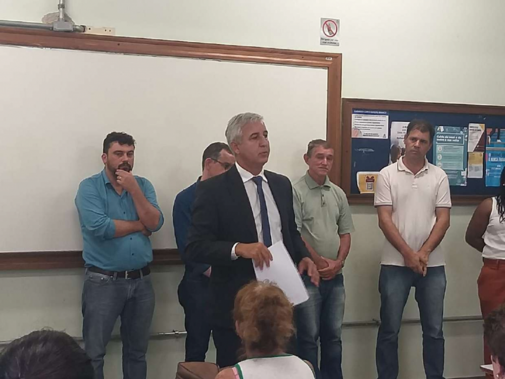 Defensoria Pública de Minas presta orientação jurídica e defesa em ação de reintegração de posse contra famílias em Arcos