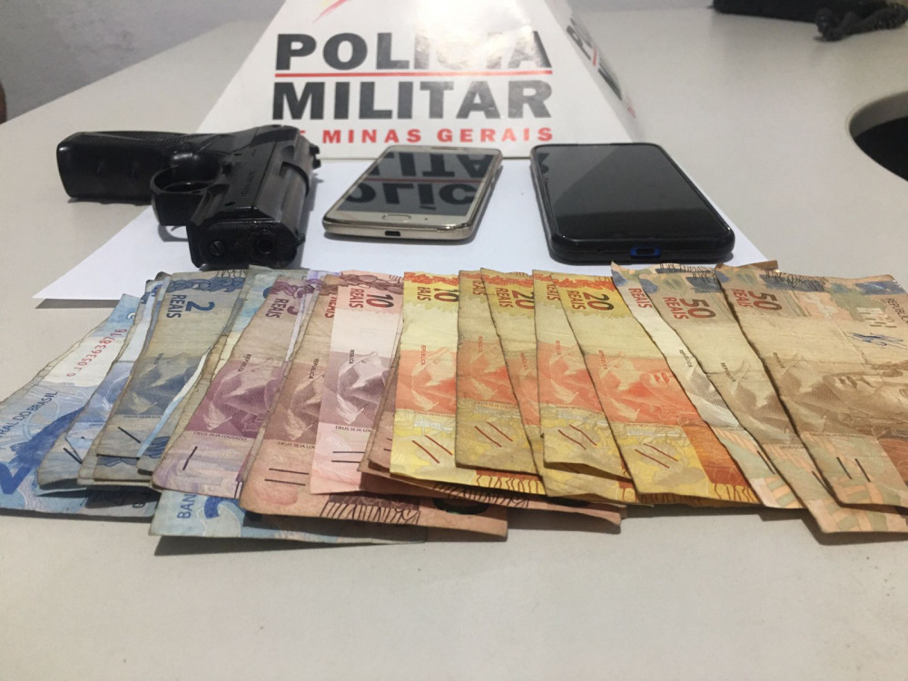 Polícia Militar prende autores de roubo a posto de combustíveis, em Arcos