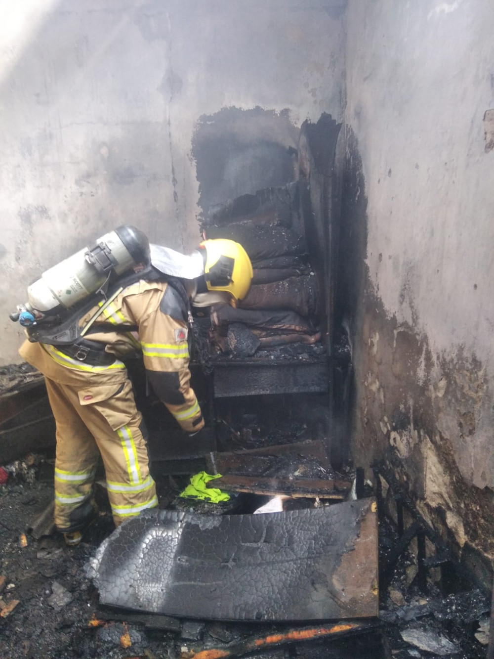 Corpo Bombeiros atende ocorrência de incêndio no bairro Olaria