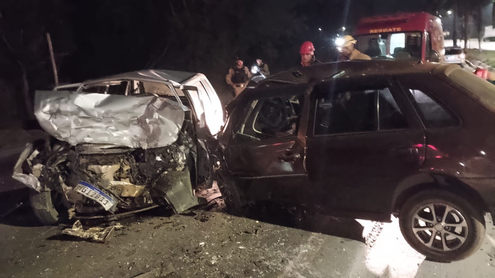 Três pessoas morrem em grave acidente na BR-354