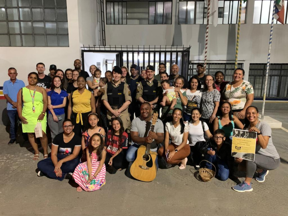 Igreja Mensageiros Church prestaram uma homenagem aos policiais militares de Arcos