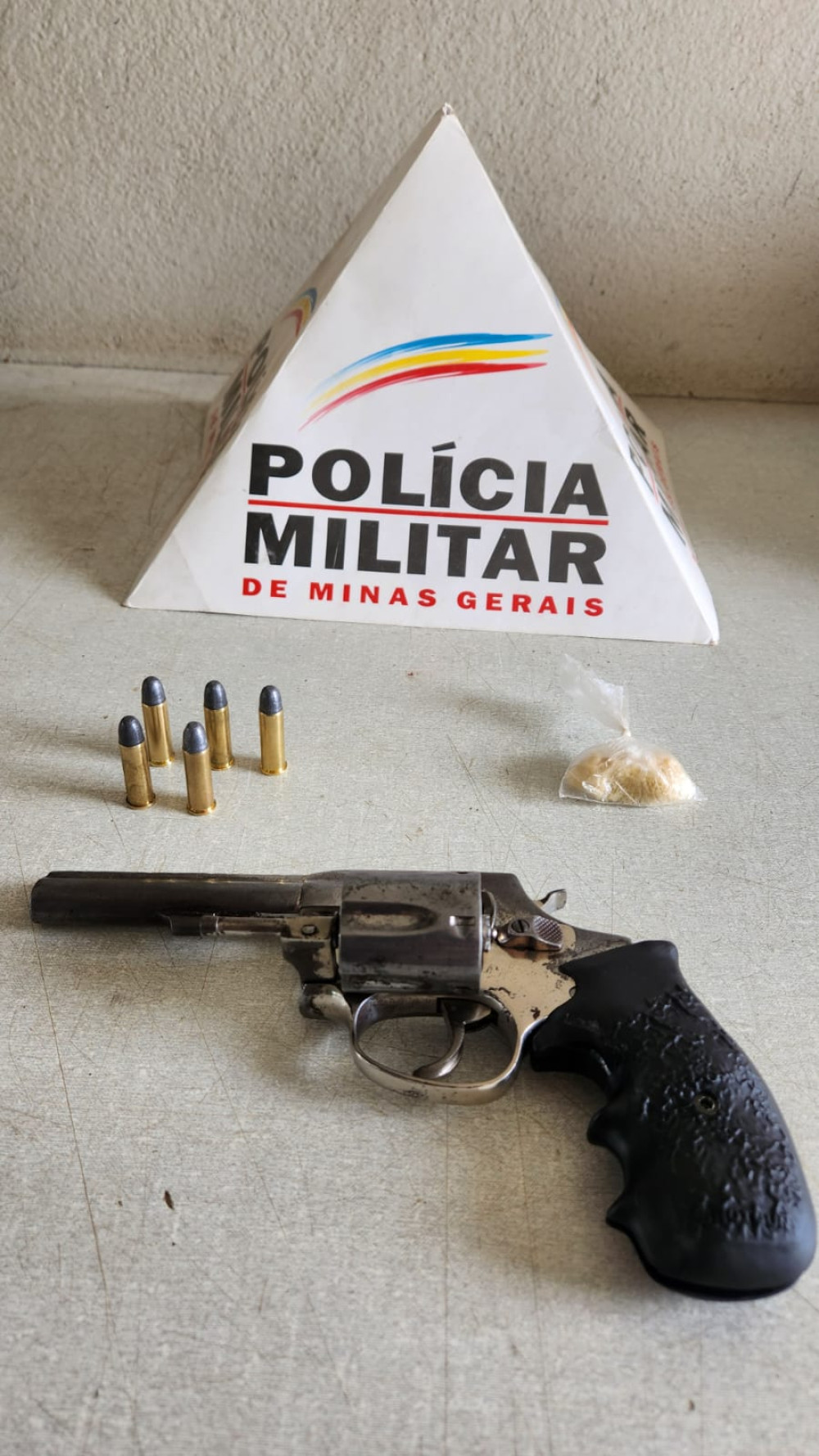 Polícia Militar apreende mais uma arma de fogo e munições em Arcos