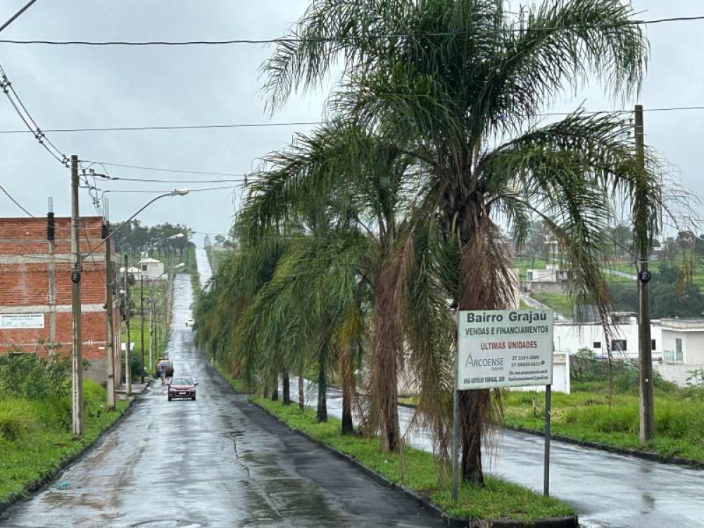 Prefeitura asfalta trecho da avenida ‘Laura de Andrade’ no Grajaú