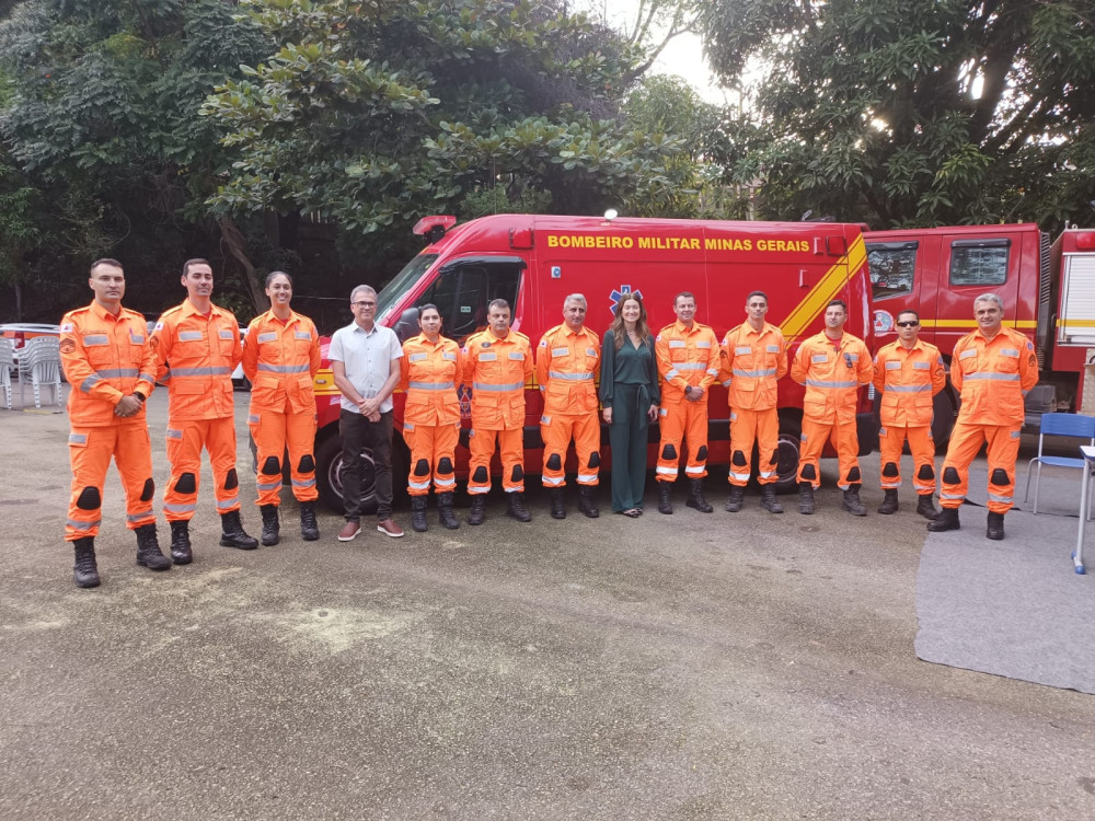 Corpo de Bombeiros Militar de Arcos recebe nova Unidade de Resgate