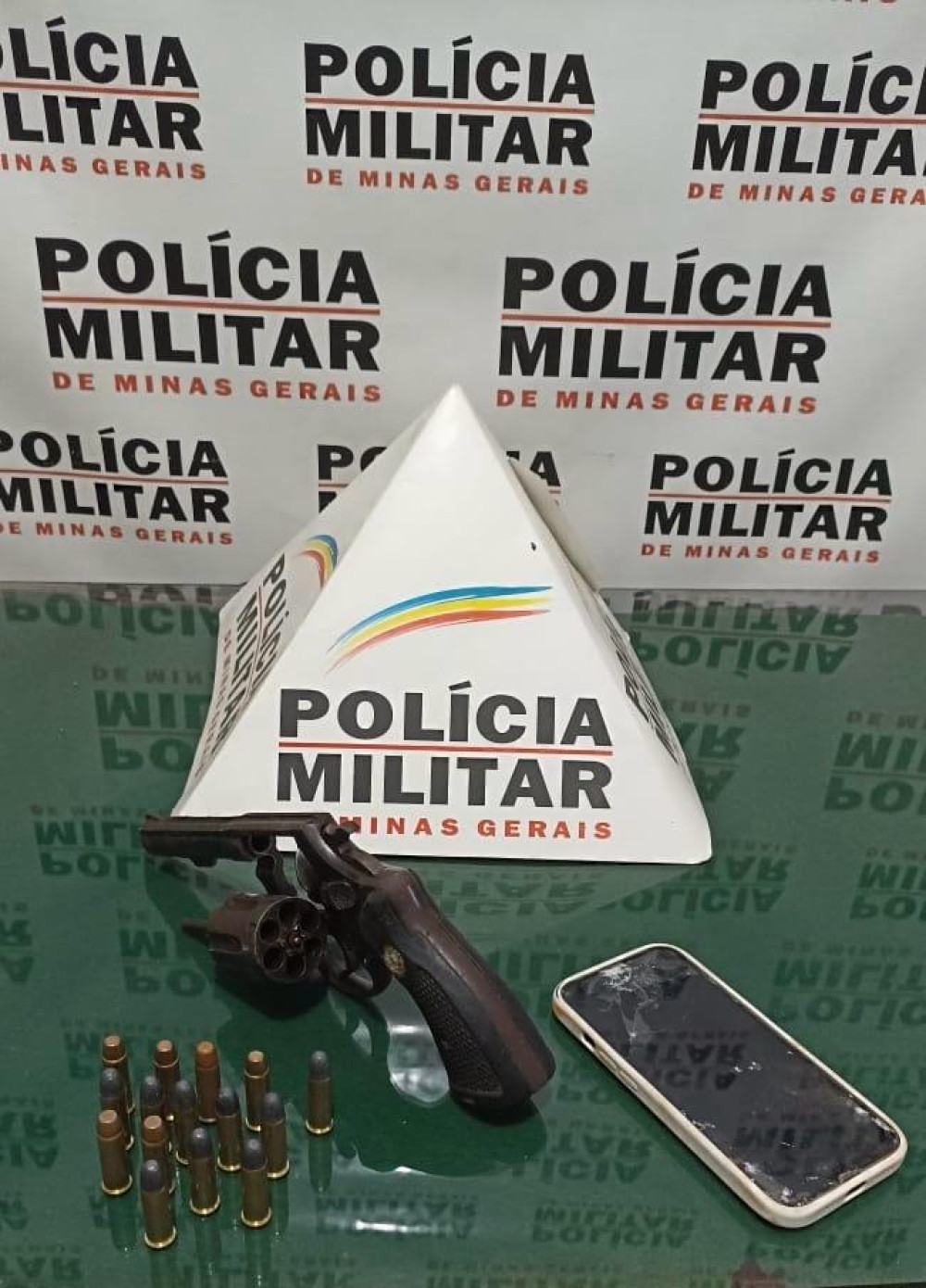 Polícia Militar apreende arma e fogo e munições em Iguatama