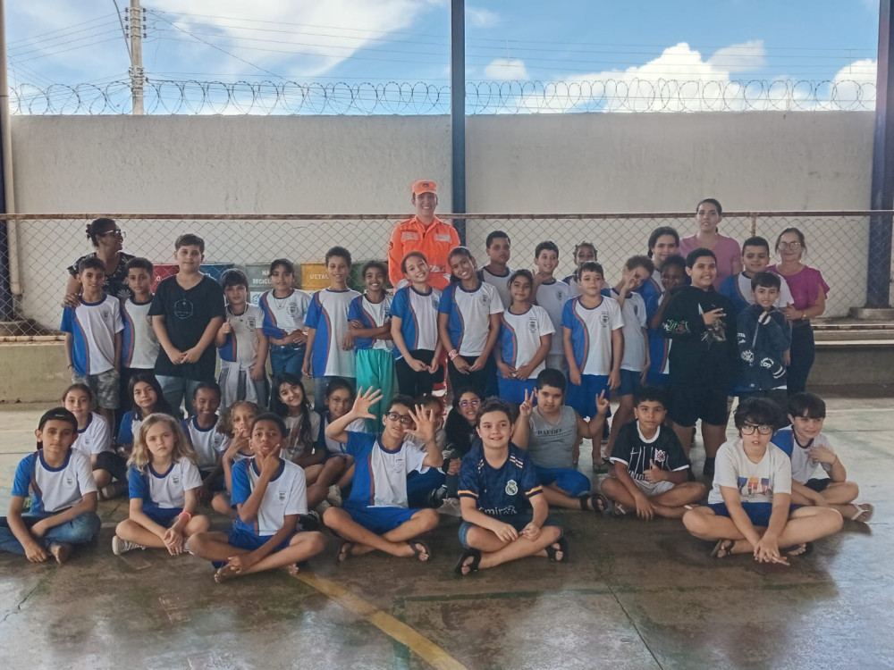 Corpo de Bombeiros Militar de Arcos realiza Projeto “Bombeiros nas Escolas” na escola Municipal Julieta Ribeiro da Fonseca