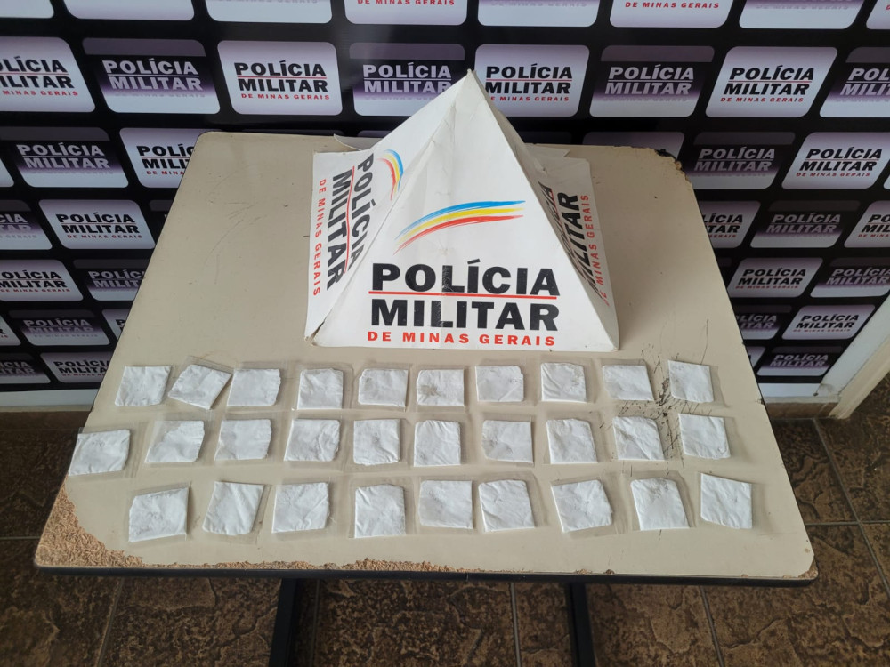 Homem é preso com 29 papelotes de cocaína em Pains
