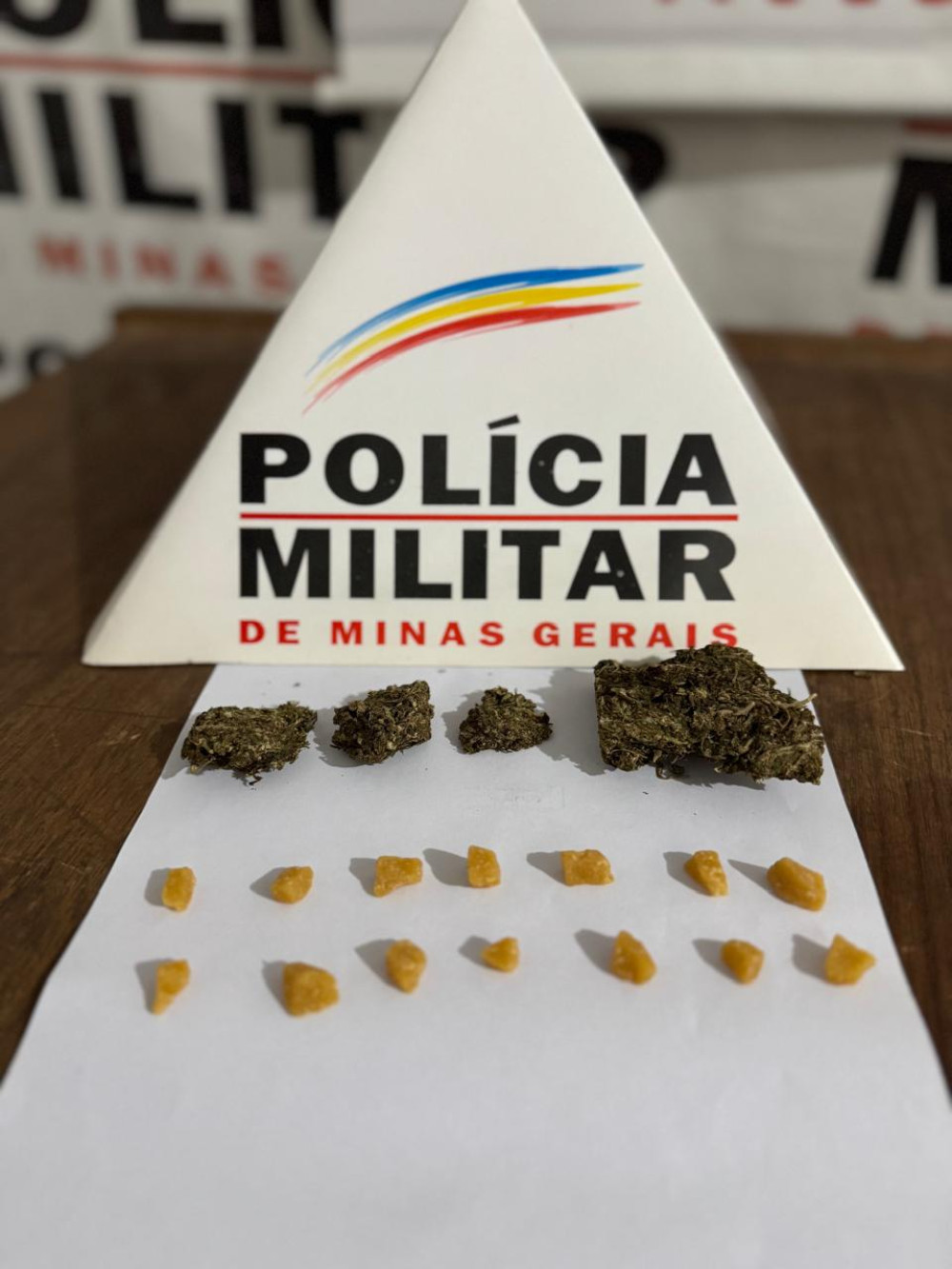 Arcos: Polícia Militar realiza apreensão de drogas no bairro Brasília