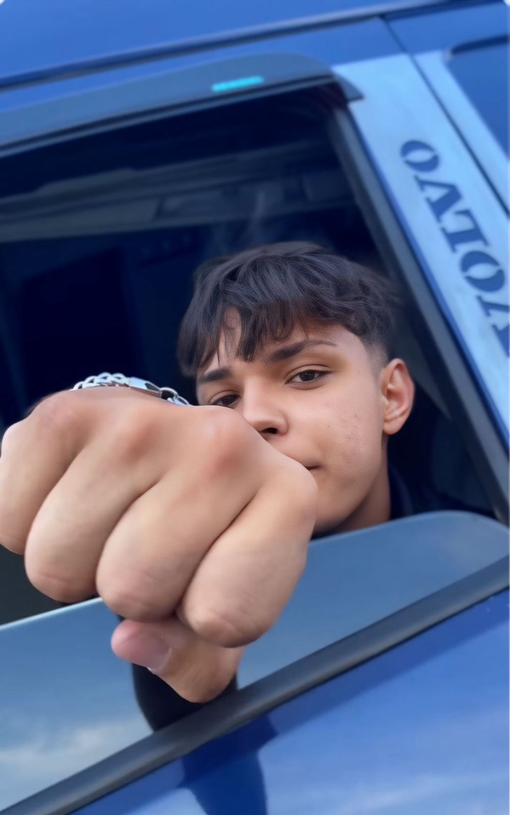 Vitor e os caminhões: um sucesso das redes sociais!