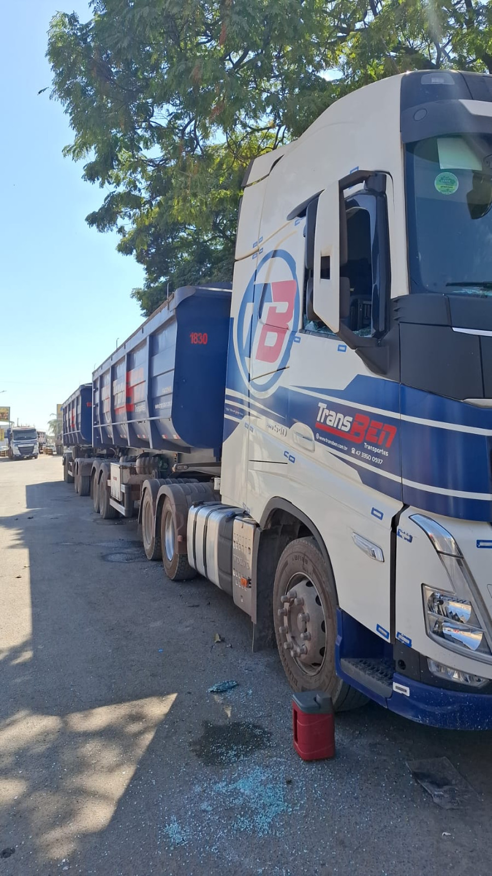 Homem é encontrado desacordado dentro de cabine é socorrido por bombeiros