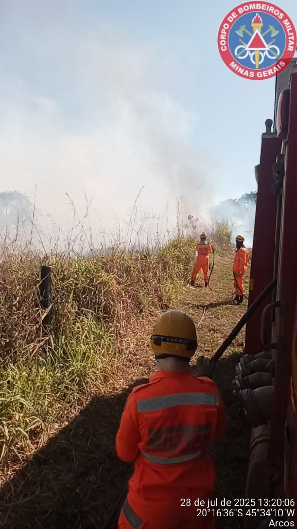 Incêndio em pastagem na zona rural é extinta por militares do Corpo de Bombeiros