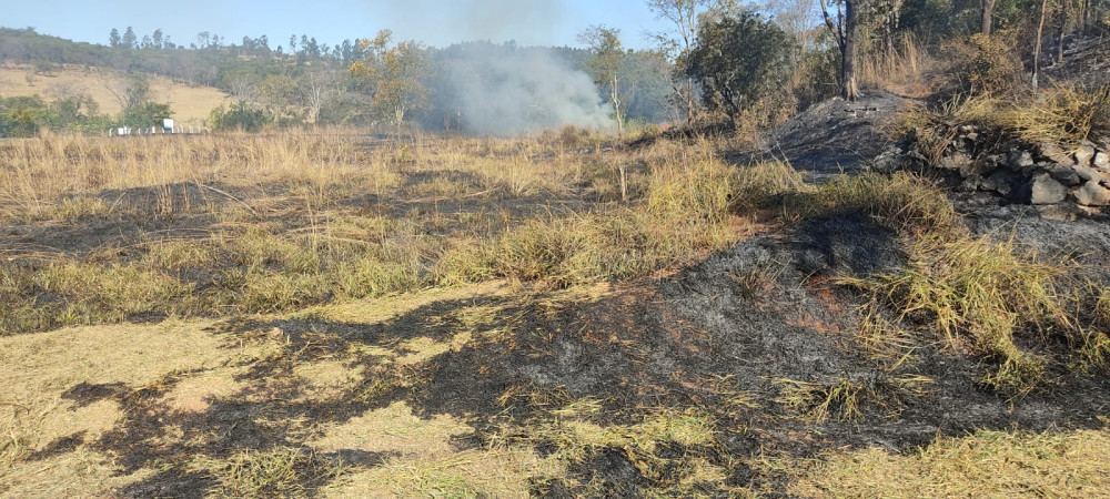 Mais de 7 mil m² de vegetação queimados em ocorrência na tarde de quarta-feira