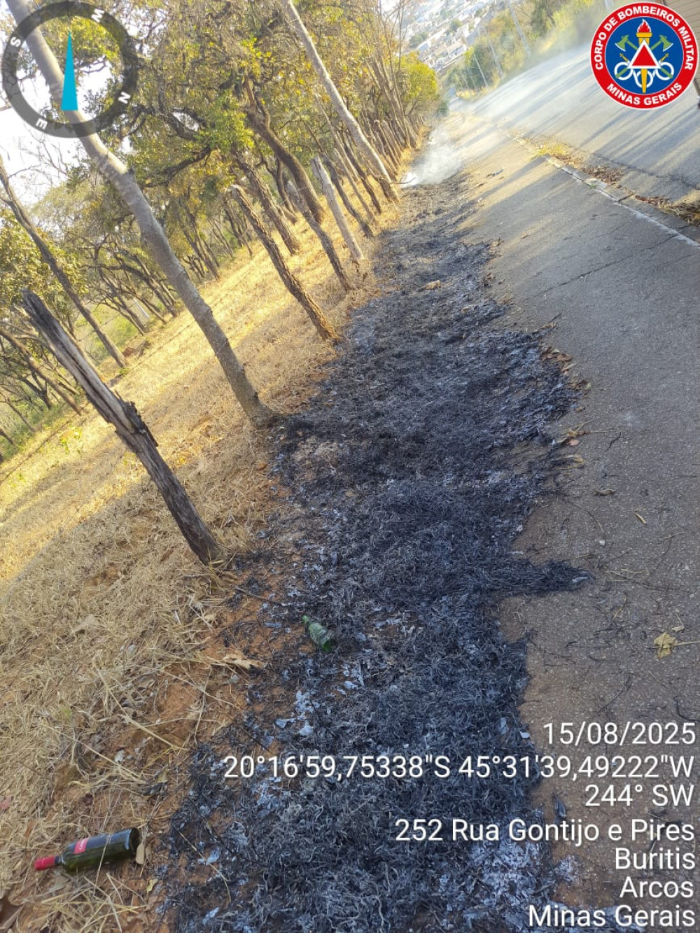 Fogo em vegetação exige ação rápida do Corpo de Bombeiros