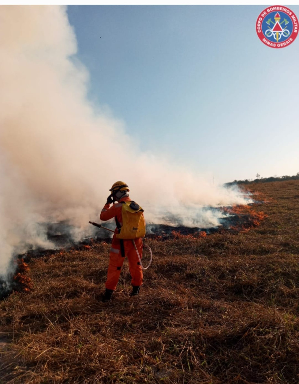 Incêndio florestal mobiliza equipes na zona rural de Arcos