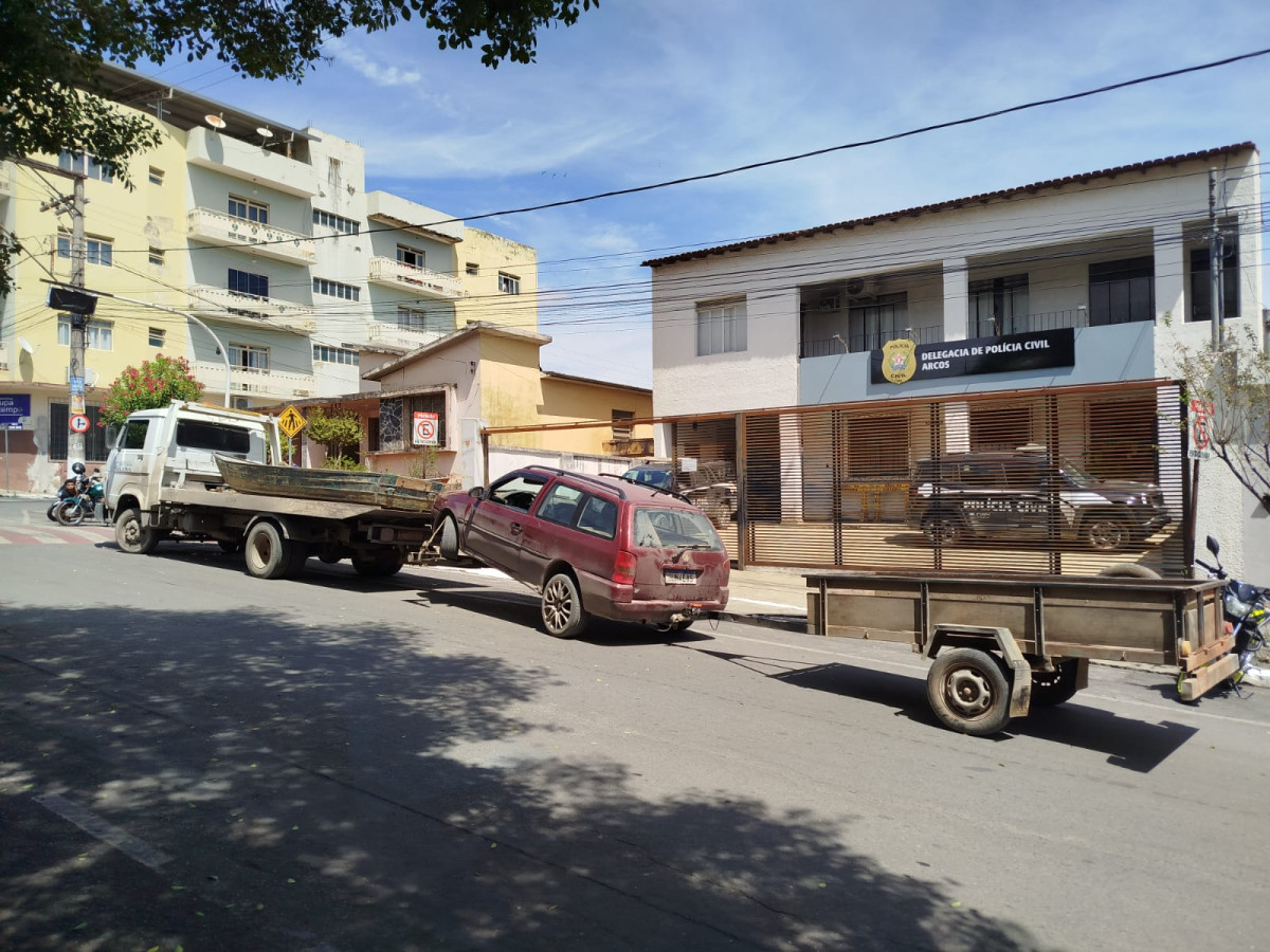 Dois barcos furtados em Iguatama são recuperados pela PCMG em Arcos