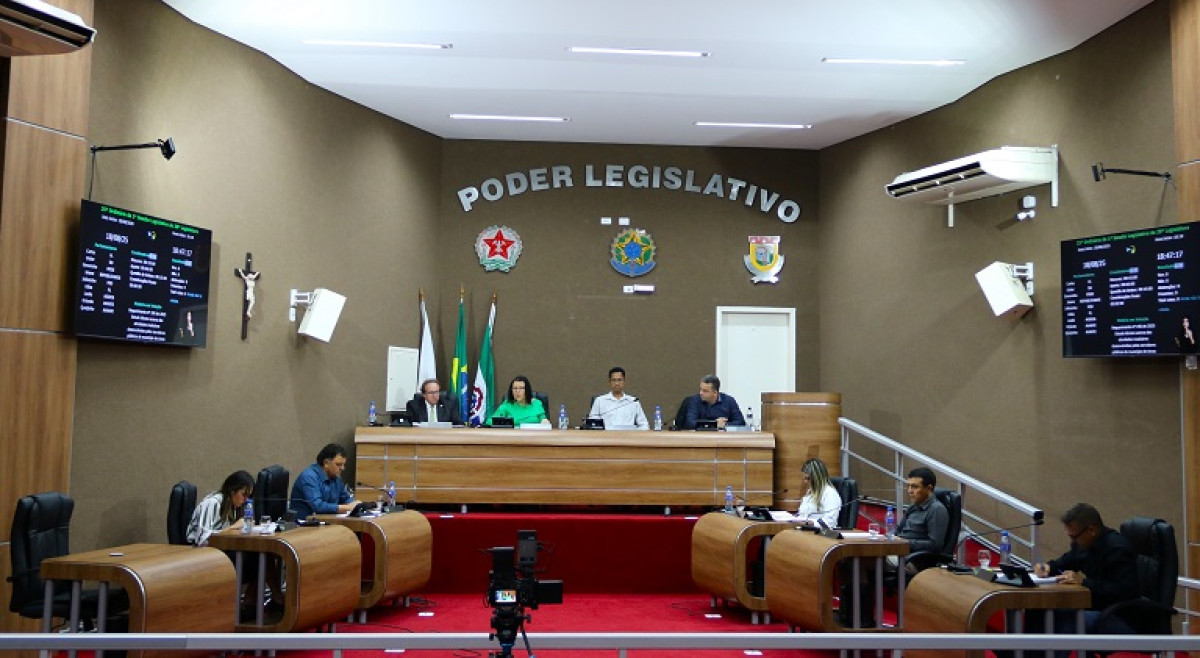 Lei Municipal garante atendimento prioritário aos pais e mães atípicos nos serviços públicos de saúde de Arcos