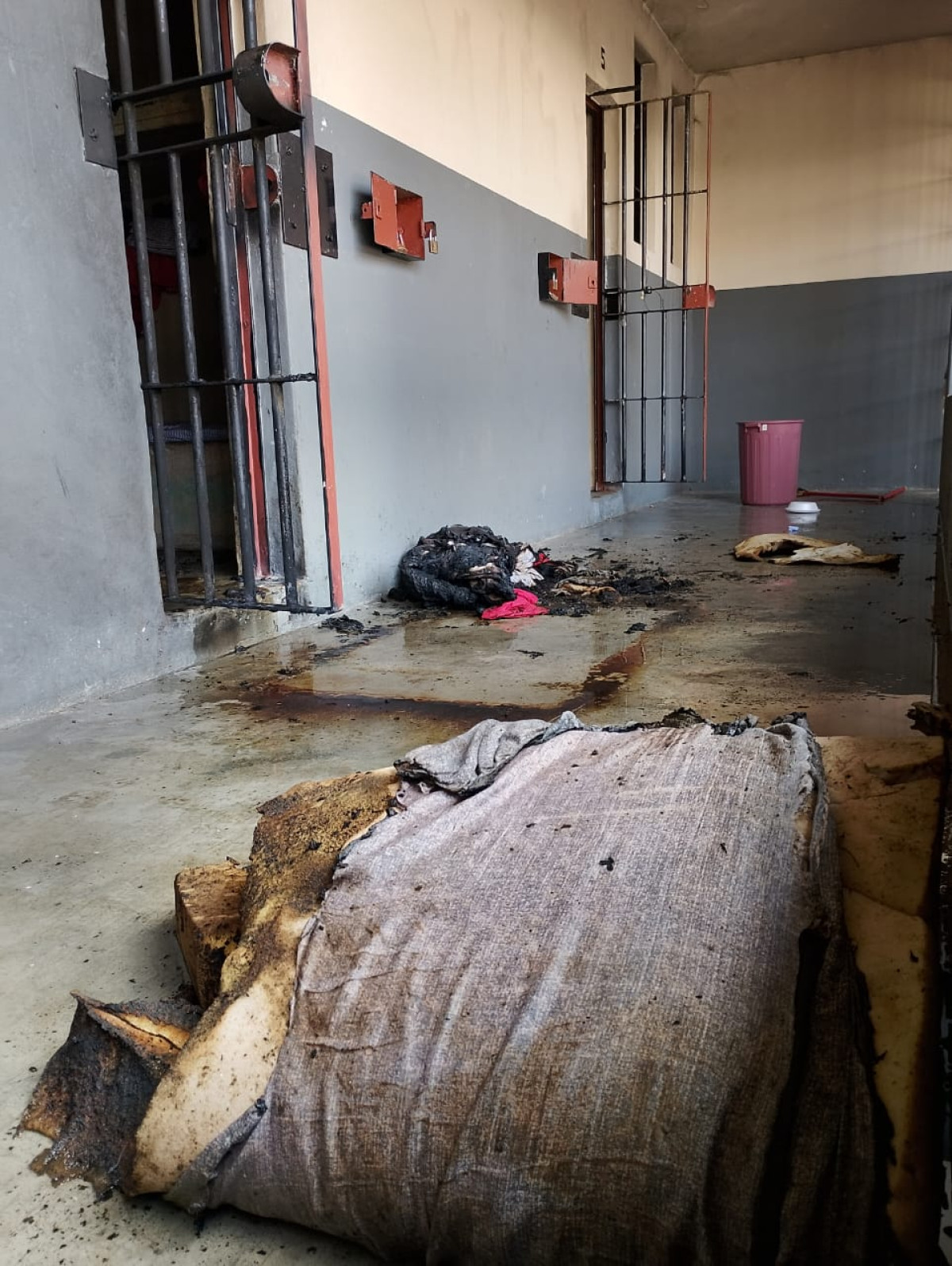 Bombeiros verificam princípio de fogo em unidade prisional