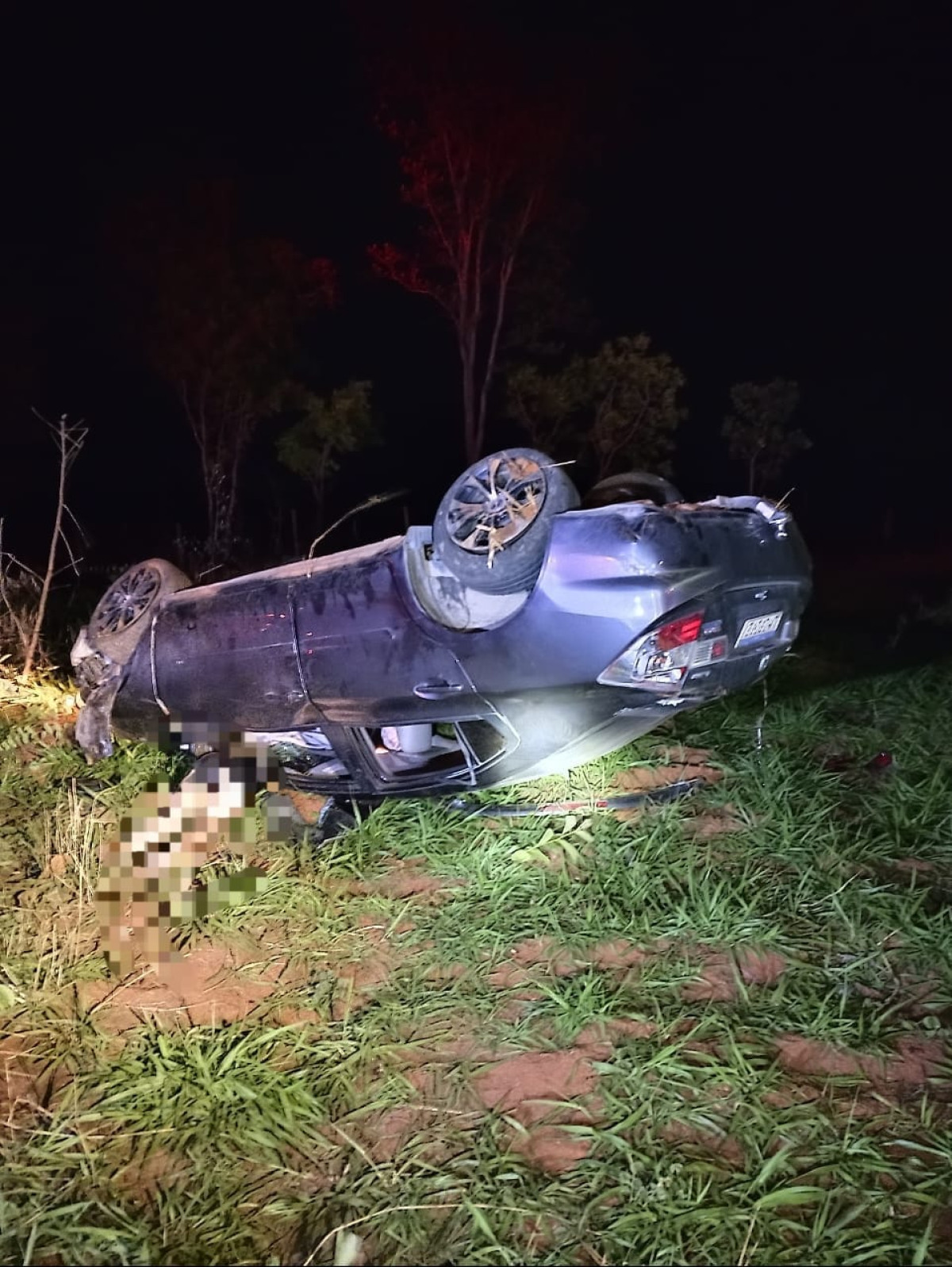 Acidente grave na BR354 deixa vítima presa sob veículo