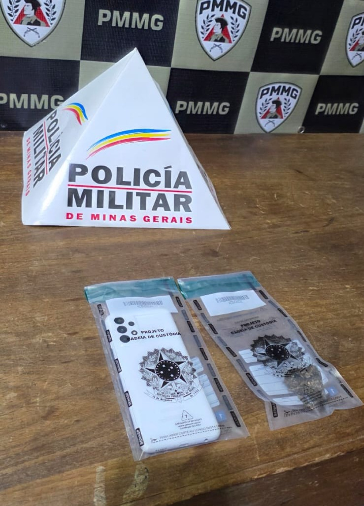 PM recupera celular furtado e prende homem por receptação em Arcos