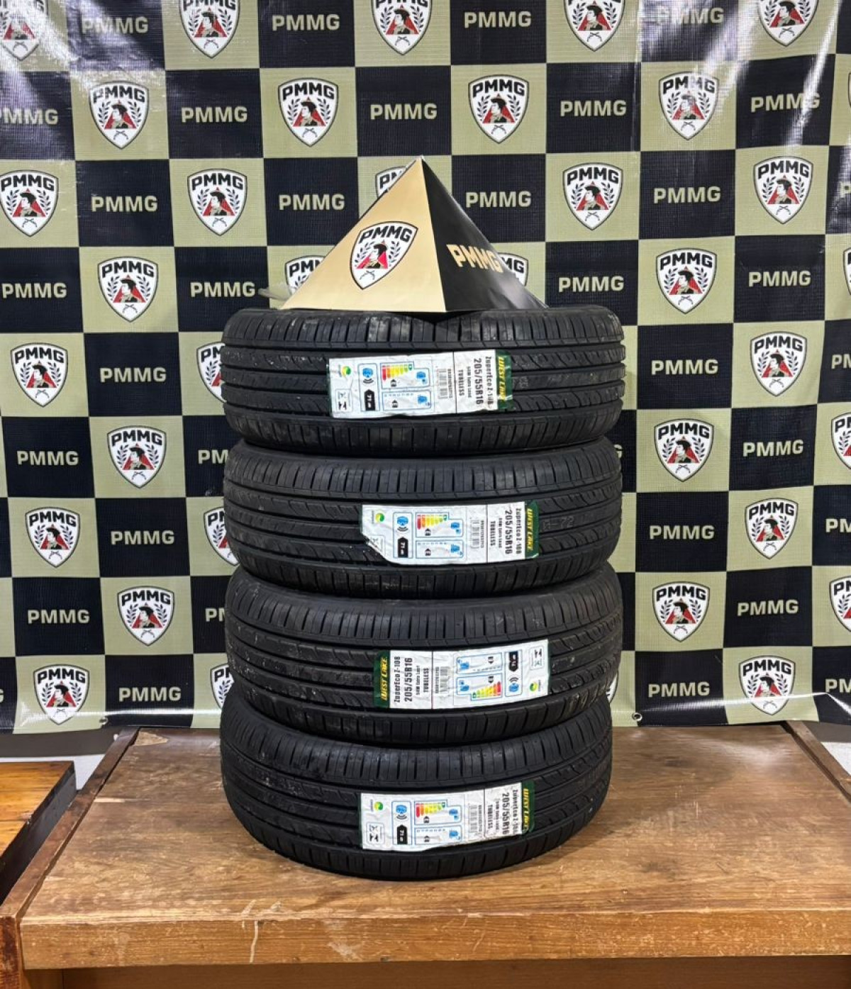 PM recupera pneus furtados em Arcos e prende dois envolvidos