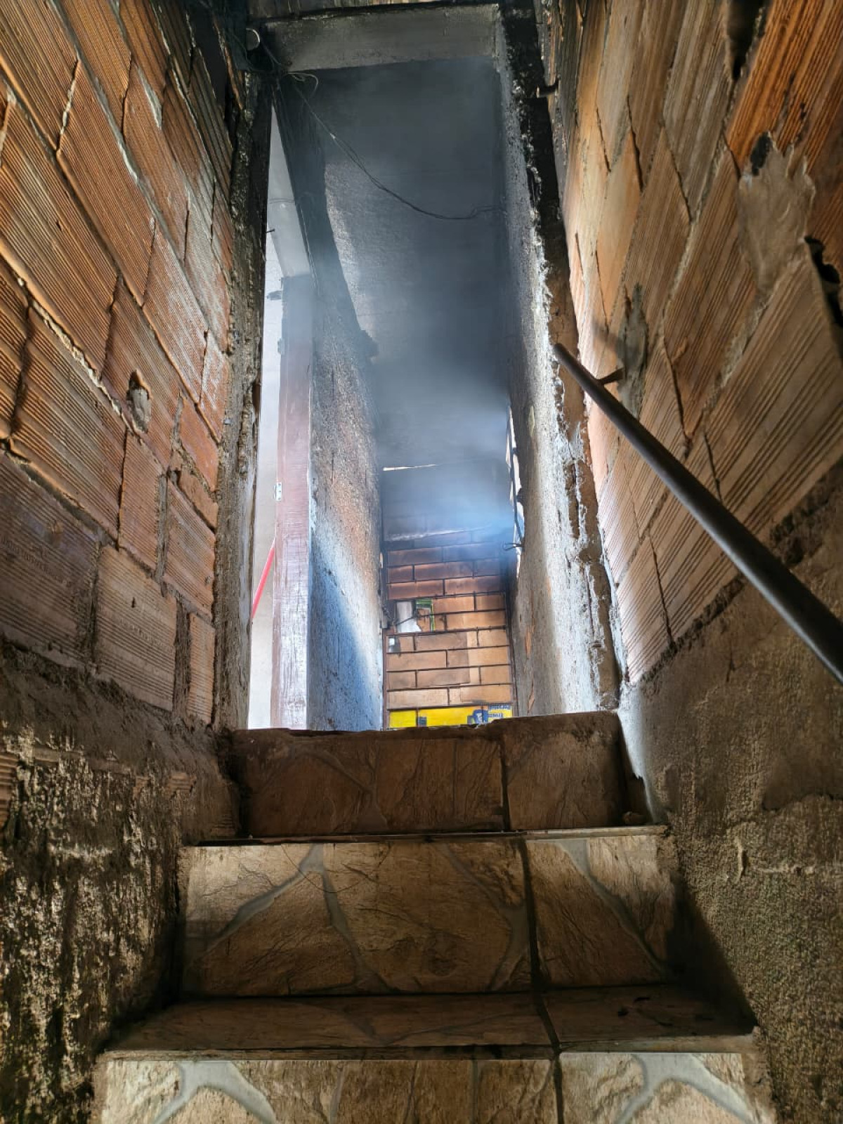 Kitnet pega fogo no Centro e chamas são apagadas sem vítimas