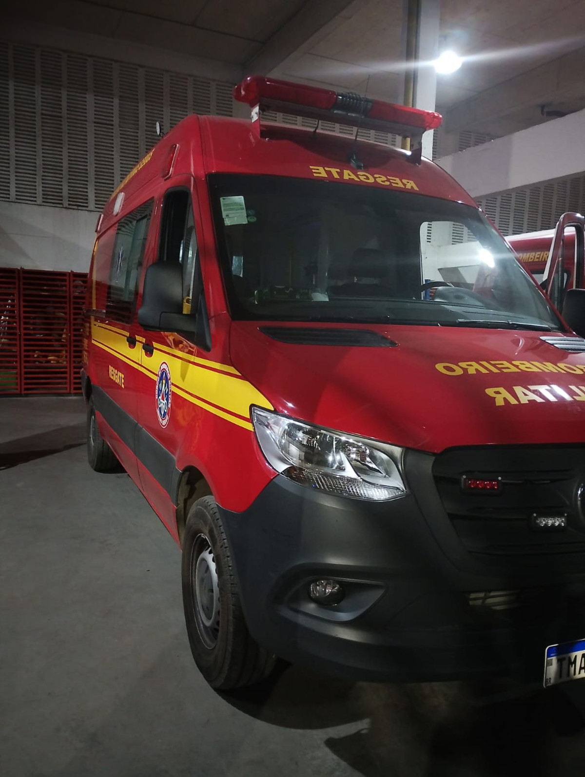 Bombeiros socorrem paciente com suspeita de complicações da dengue no bairro Brasília