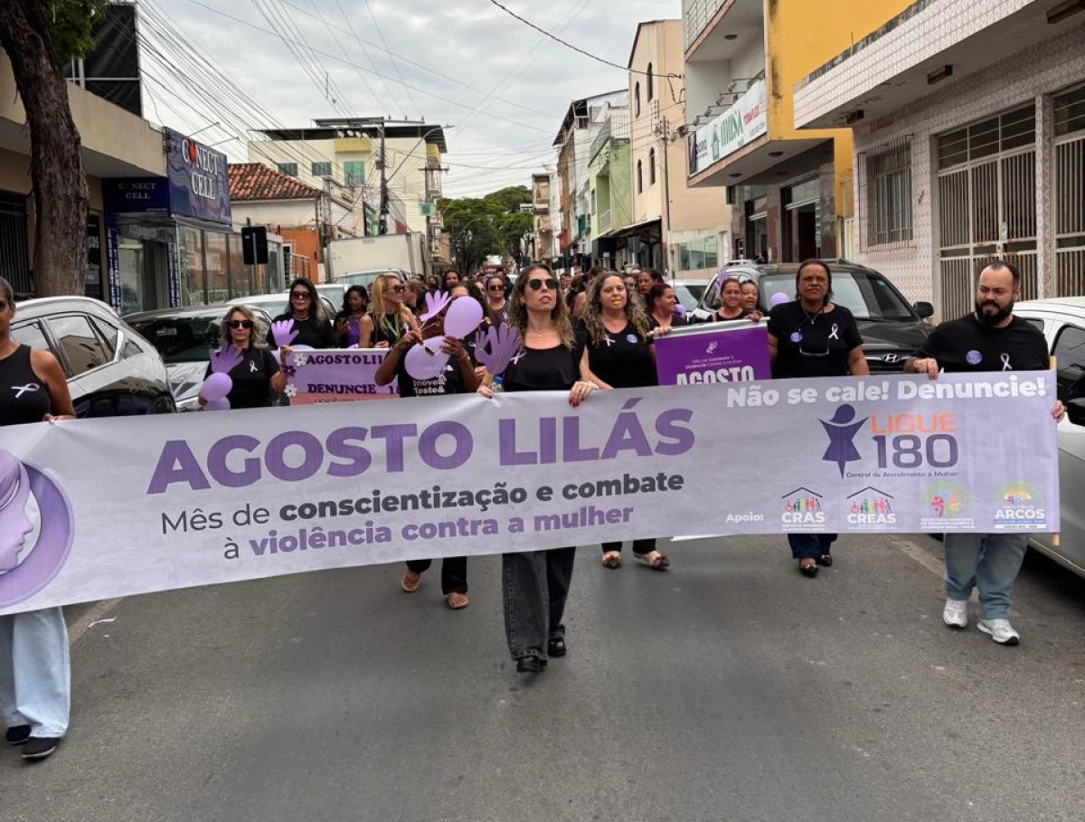 Caminhada do Agosto Lilás mobiliza comunidade pelo fim da violência contra a mulher em Arcos
