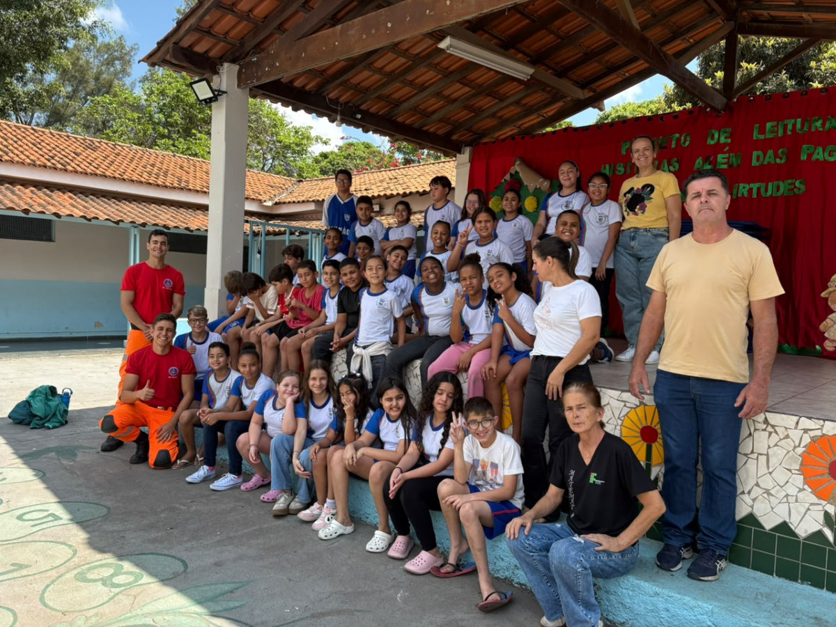 Estudantes participam de ação prática do Corpo de Bombeiros