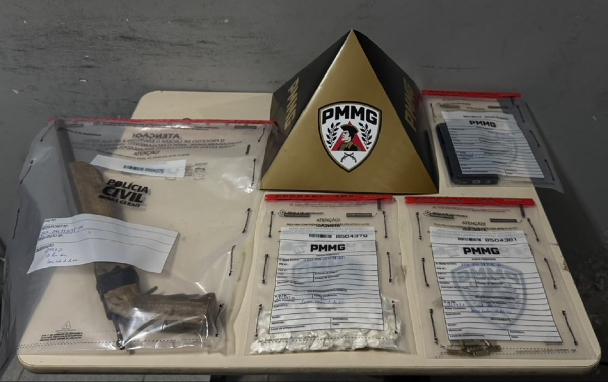 Polícia Militar prende homem e apreende 55 papelotes de cocaína e arma de fogo artesanal em Arcos