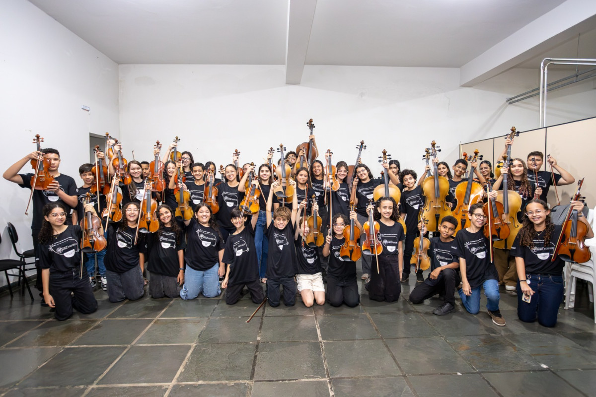 Fundação Dirce Figueiredo entrega instrumentos e marca nova etapa da formação musical em Arcos