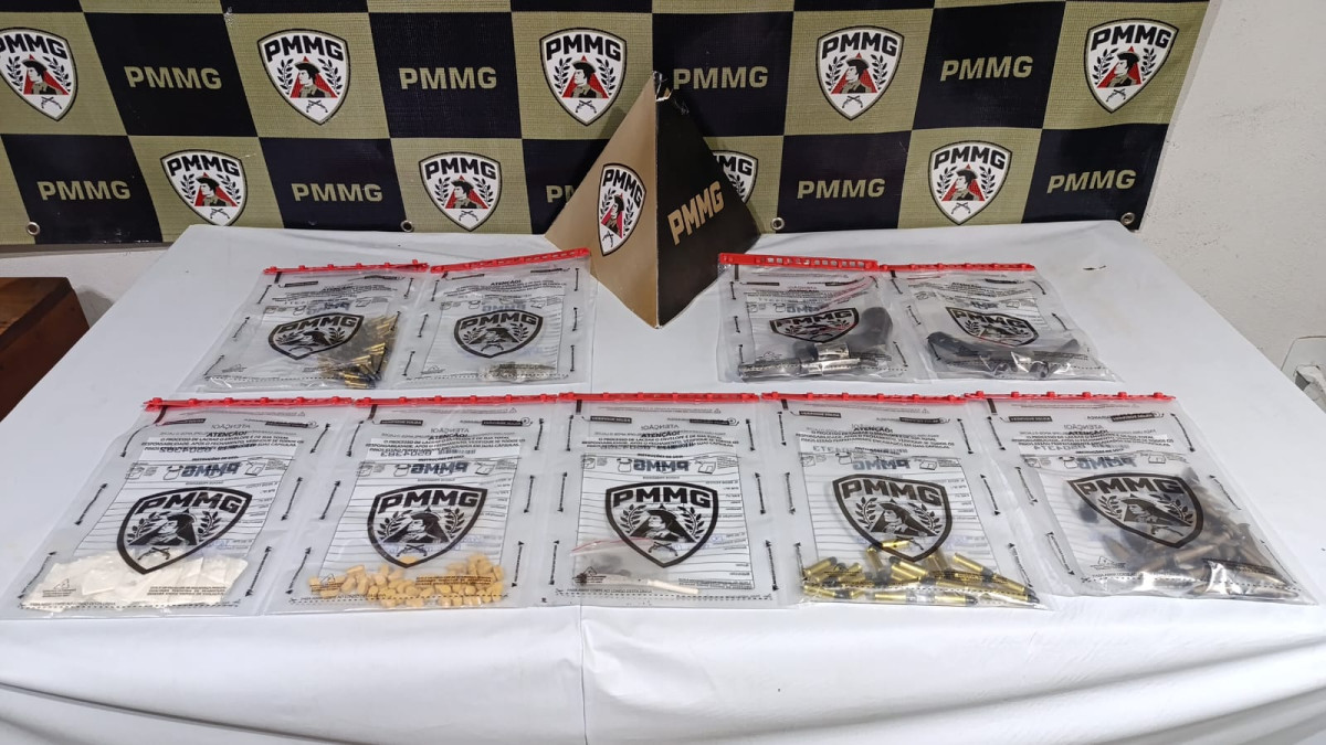 PMMG apreende drogas, armas e munições em Arcos